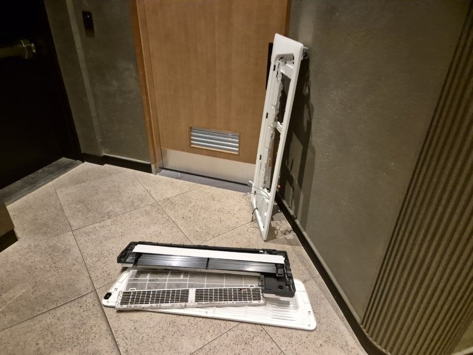 에어컨 분해청소 분해 현장 사진